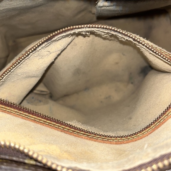 Authentic Louis Vuitton Looping Monogramed GM Tote - Picture 10 of 14